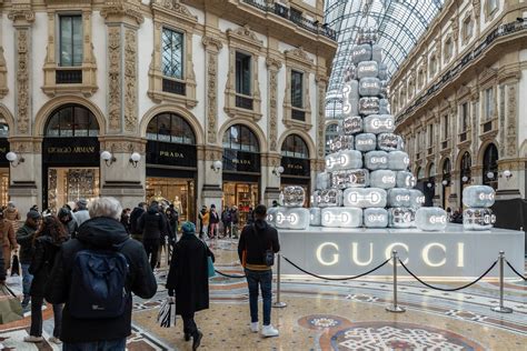 albero galleria milano gucci|La Maison svela l’albero delle feste nella storica Galleria Vittorio .